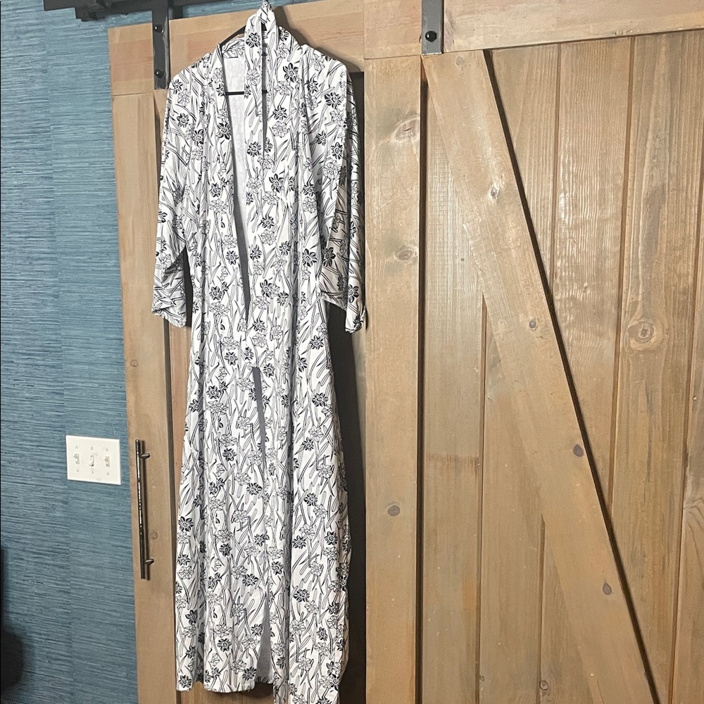 Chic Black and White Floral Long Sleeve Dress